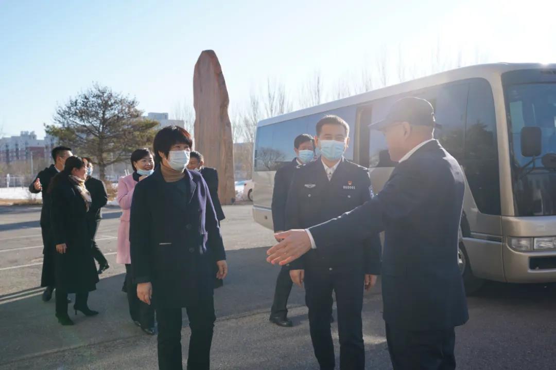 朝陽副市長、市公安局黨委書記、局長趙丕顯帶隊參觀冰河集團(tuán)